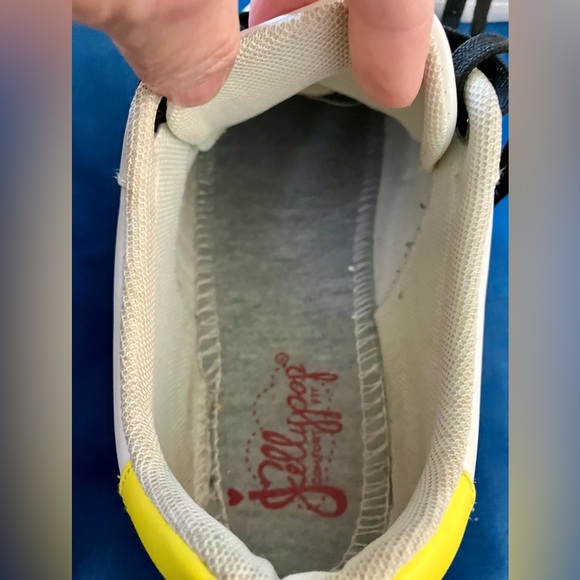 Women’s very cool size 8 sneakers with extra laces - Picture 14 of 16